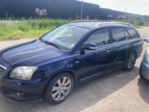 Gebruikte Veiligheidsgordel Insteek midden-achter Toyota Avensis Wagon (T25/B1E) 2.2 D-4D 16V D-CAT Prijs € 24,00 Margeregeling aangeboden door Boekholt autodemontage B.V