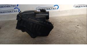 Gebruikte Luchtfilterhuis Toyota Avensis Wagon (T25/B1E) 2.2 D-4D 16V D-CAT Prijs € 48,00 Margeregeling aangeboden door Boekholt autodemontage B.V