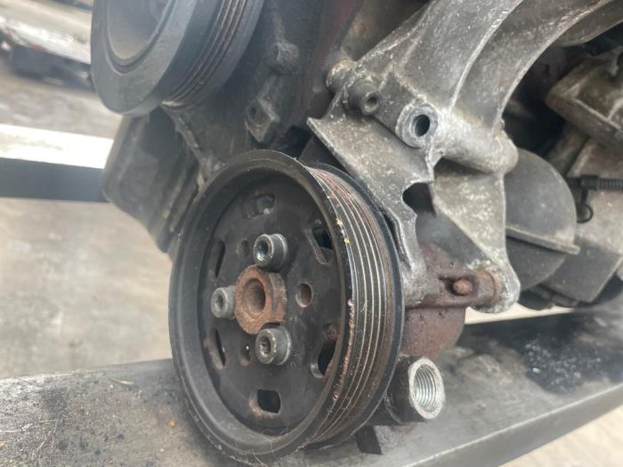 Gebruikte Pomp Servo Volkswagen Golf IV (1J1) 2.3 V5 GTI Prijs € 25,00 Margeregeling aangeboden door Boekholt autodemontage B.V