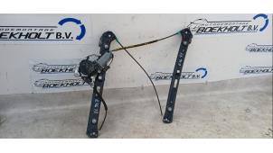 Gebruikte Raammechaniek 4Deurs rechts-voor BMW 3 serie (E46/4) 316i Prijs € 48,00 Margeregeling aangeboden door Boekholt autodemontage B.V