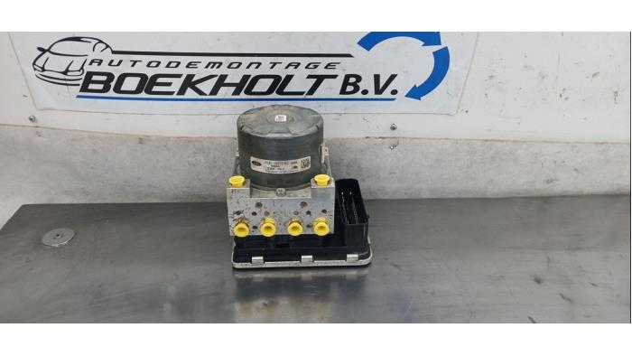 Gebruikte ABS Pomp Ford Fiesta 7 1.0 EcoBoost 12V 100 Prijs € 315,00 Margeregeling aangeboden door Boekholt autodemontage B.V