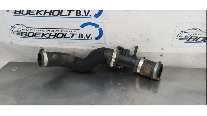Gebruikte Intercooler Slang Ford Fiesta 7 1.0 EcoBoost 12V 100 Prijs € 45,00 Margeregeling aangeboden door Boekholt autodemontage B.V