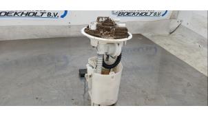 Gebruikte Benzinepomp Citroen Xsara Picasso (CH) 1.6 Prijs € 48,00 Margeregeling aangeboden door Boekholt autodemontage B.V