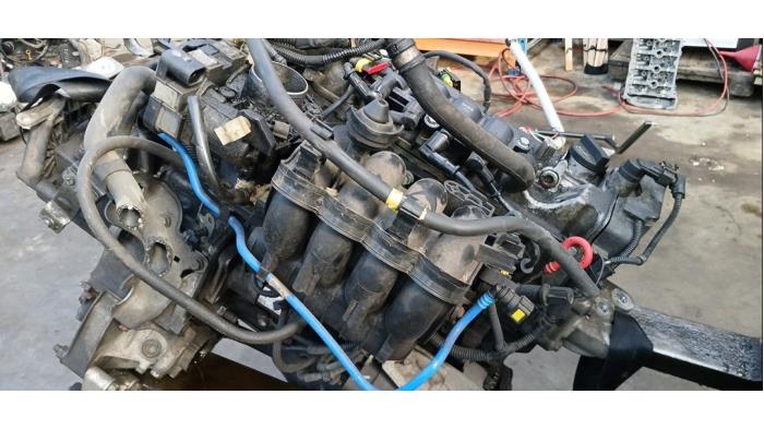 Gebruikte Inlaatspruitstuk Fiat Grande Punto (199) 1.2 Prijs € 49,00 Margeregeling aangeboden door Boekholt autodemontage B.V