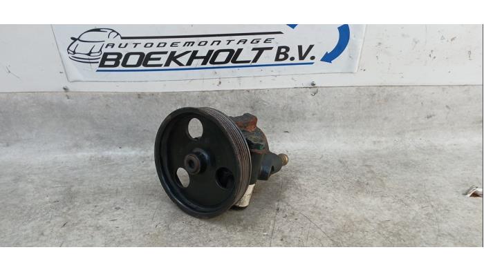 Gebruikte Pomp Servo Renault Kangoo (KC) 1.6 16V Prijs € 35,00 Margeregeling aangeboden door Boekholt autodemontage B.V