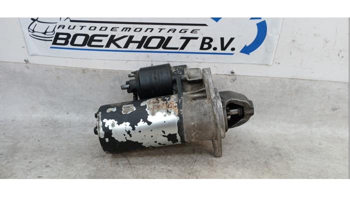 Startmotor van een Opel Calibra 2.5 V6 24V 1994