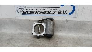 Gebruikte Gasklephuis Opel Calibra 2.5 V6 24V Prijs € 65,00 Margeregeling aangeboden door Boekholt autodemontage B.V