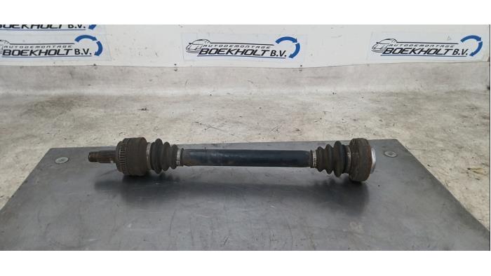 Gebruikte Aandrijfas links-achter BMW 1 serie (E87/87N) 116i 1.6 16V Prijs € 75,00 Margeregeling aangeboden door Boekholt autodemontage B.V