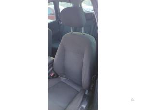 Gebruikte Voorstoel links Ford S-Max (GBW) 2.0 16V Prijs € 123,00 Margeregeling aangeboden door Boekholt autodemontage B.V