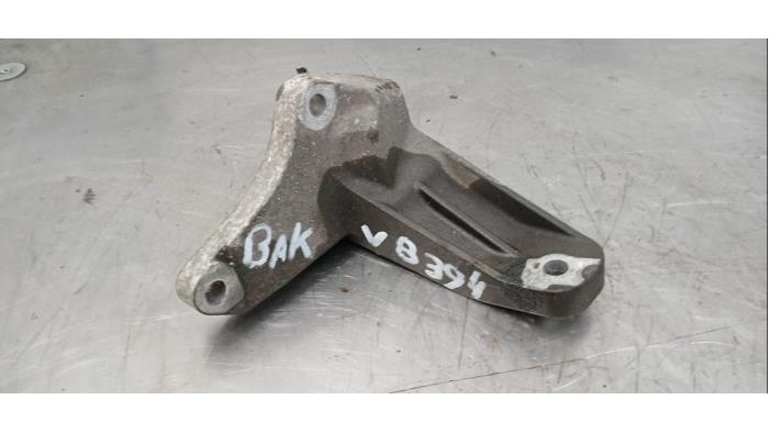 Gebruikte Versnellingsbak Steun Ford S-Max (GBW) 2.0 16V Prijs € 30,00 Margeregeling aangeboden door Boekholt autodemontage B.V