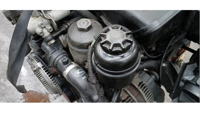 Gebruikte Servo Oliereservoir BMW 5 serie Touring (E39) 520i 24V Prijs € 22,00 Margeregeling aangeboden door Boekholt autodemontage B.V