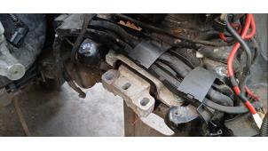 Gebruikte Motorrubber Volkswagen Touran (1T1/T2) 2.0 FSI 16V Prijs € 24,00 Margeregeling aangeboden door Boekholt autodemontage B.V