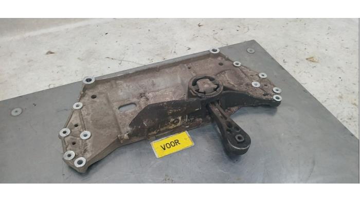 Gebruikte Subframe Volkswagen Touran (1T1/T2) 2.0 FSI 16V Prijs € 60,00 Margeregeling aangeboden door Boekholt autodemontage B.V