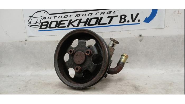 Gebruikte Servopomp Volkswagen Passat Variant (3B6) 2.0 20V Prijs € 35,00 Margeregeling aangeboden door Boekholt autodemontage B.V