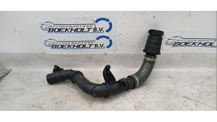 Gebruikte Intercooler Buis Opel Vivaro B 1.6 CDTI 90 Prijs € 75,00 Margeregeling aangeboden door Boekholt autodemontage B.V