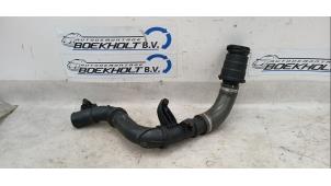 Gebruikte Intercooler Buis Opel Vivaro B 1.6 CDTI 90 Prijs € 75,00 Margeregeling aangeboden door Boekholt autodemontage B.V