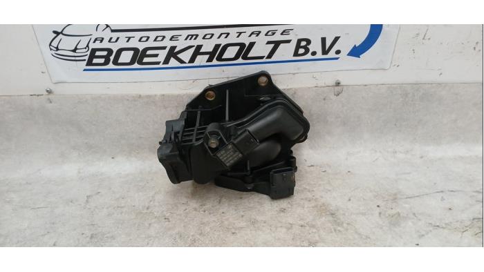 Gebruikte Gasklephuis Opel Vivaro B 1.6 CDTI 90 Prijs € 75,00 Margeregeling aangeboden door Boekholt autodemontage B.V