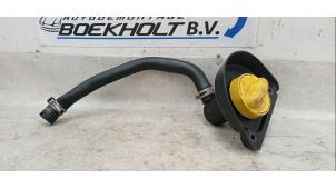 Gebruikte Olie vulpijp Opel Vivaro B 1.6 CDTI 90 Prijs € 25,00 Margeregeling aangeboden door Boekholt autodemontage B.V