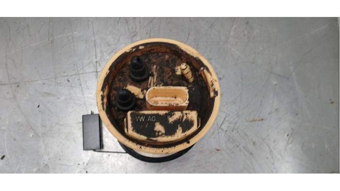 Gebruikte Tank element Pomp Volkswagen Caddy III (2KA,2KH,2CA,2CH) 1.9 TDI Prijs € 48,00 Margeregeling aangeboden door Boekholt autodemontage B.V