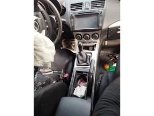 Gebruikte Armsteun Mazda 3 Sport (BL14/BLA4/BLB4) 1.6i MZR 16V Prijs € 33,00 Margeregeling aangeboden door Boekholt autodemontage B.V