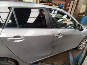 Gebruikte Deurvanger 4Deurs rechts-achter Mazda 3 Sport (BL14/BLA4/BLB4) 1.6i MZR 16V Prijs € 21,00 Margeregeling aangeboden door Boekholt autodemontage B.V