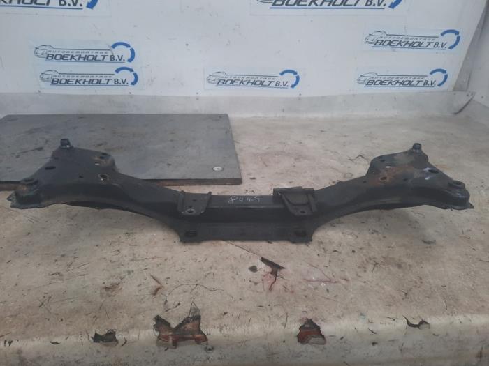 Gebruikte Motorbalk BMW 3 serie Touring (E46/3) 320i 24V Prijs € 36,00 Margeregeling aangeboden door Boekholt autodemontage B.V