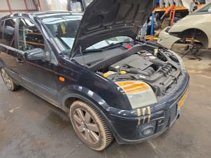 Gebruikte Slijkweerder Ford Fusion 1.4 16V Prijs € 24,00 Margeregeling aangeboden door Boekholt autodemontage B.V