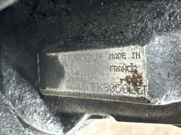 Turbo van een Volvo V70 (SW) 2.4 D5 20V 2003