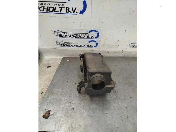 Gebruikte Luchtfilterhuis Ford Mondeo III 2.0 16V Prijs € 35,00 Margeregeling aangeboden door Boekholt autodemontage B.V