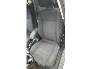 Gebruikte Stoel links Ford Mondeo III 2.0 16V Prijs € 90,00 Margeregeling aangeboden door Boekholt autodemontage B.V