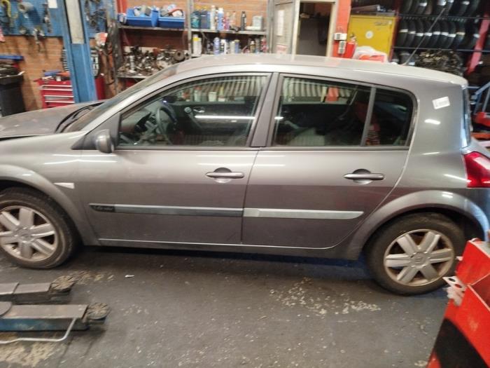 Gebruikte Rembekrachtiger Renault Megane II (BM/CM) 1.6 16V Prijs € 50,00 Margeregeling aangeboden door Boekholt autodemontage B.V
