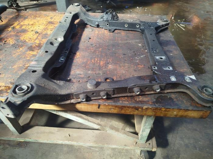 Gebruikte Subframe Volvo V70 (GW/LW/LZ) 2.5 TDI Prijs € 100,00 Margeregeling aangeboden door Boekholt autodemontage B.V