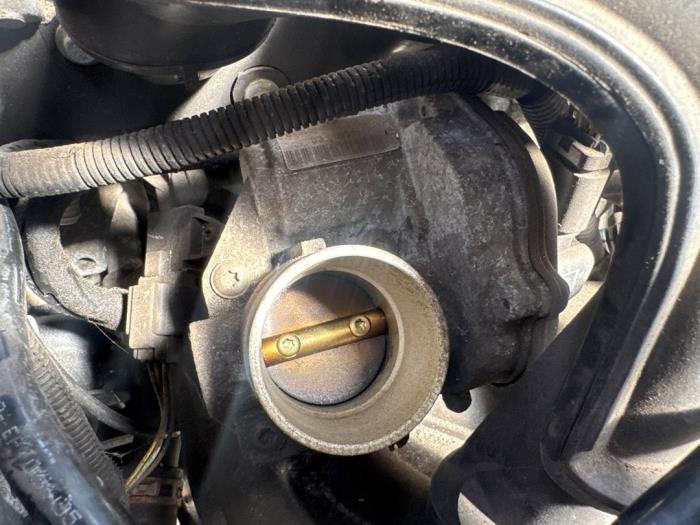 Gebruikte Gasklephuis Ford Fiesta 5 (JD/JH) 1.25 16V Prijs € 49,00 Margeregeling aangeboden door Boekholt autodemontage B.V