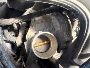 Gebruikte Gasklephuis Ford Fiesta 5 (JD/JH) 1.25 16V Prijs € 49,00 Margeregeling aangeboden door Boekholt autodemontage B.V