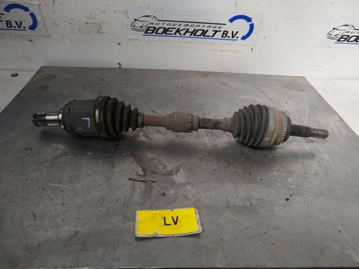 Gebruikte Aandrijfas links-voor Toyota Previa (R3) 2.4i 16V VVT-i Prijs € 75,00 Margeregeling aangeboden door Boekholt autodemontage B.V