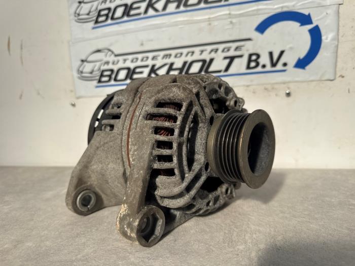 Gebruikte Dynamo Fiat Stilo (192A/B) 1.6 16V Prijs € 48,00 Margeregeling aangeboden door Boekholt autodemontage B.V