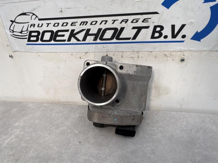 Gebruikte Gasklephuis Fiat Stilo (192A/B) 1.6 16V Prijs € 49,00 Margeregeling aangeboden door Boekholt autodemontage B.V