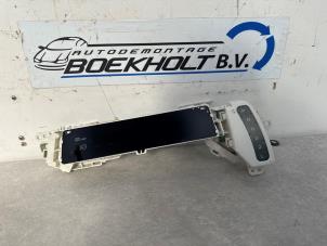 Gebruikte Display Interieur Toyota Previa (R3) 2.4i 16V VVT-i Prijs € 95,00 Margeregeling aangeboden door Boekholt autodemontage B.V