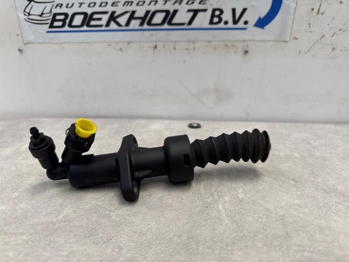 Gebruikte Koppeling Hulp Cilinder Fiat Scudo (270) 2.0 D Multijet Prijs € 15,00 Margeregeling aangeboden door Boekholt autodemontage B.V