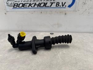 Gebruikte Koppeling Hulp Cilinder Fiat Scudo (270) 2.0 D Multijet Prijs € 15,00 Margeregeling aangeboden door Boekholt autodemontage B.V