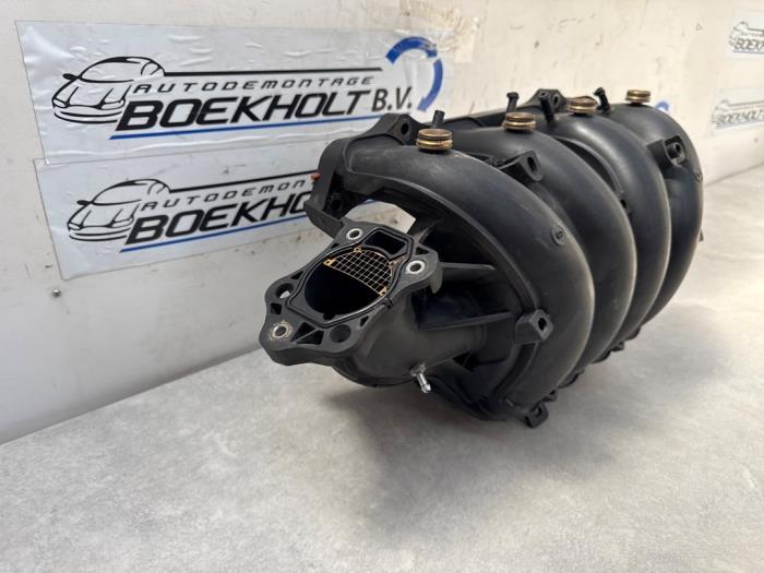 Inlaatspruitstuk van een Toyota Previa (R3) 2.4i 16V VVT-i 2002