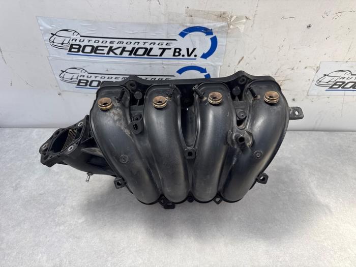 Inlaatspruitstuk van een Toyota Previa (R3) 2.4i 16V VVT-i 2002