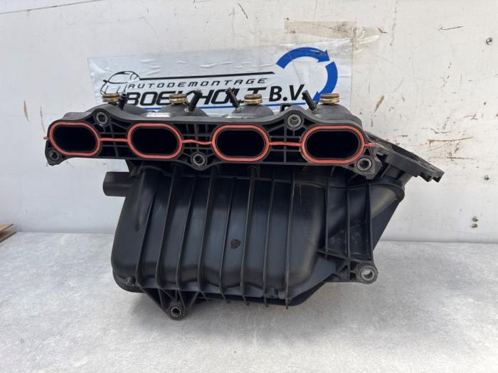 Inlaatspruitstuk van een Toyota Previa (R3) 2.4i 16V VVT-i 2002