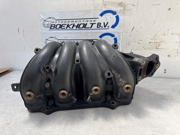 Inlaatspruitstuk van een Toyota Previa (R3) 2.4i 16V VVT-i 2002