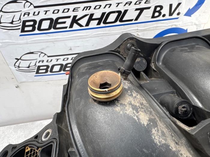 Inlaatspruitstuk van een Toyota Previa (R3) 2.4i 16V VVT-i 2002