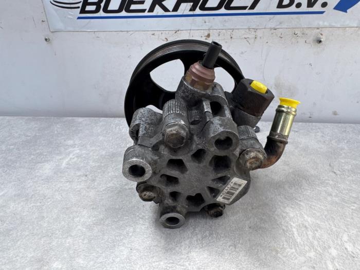 Stuurbekrachtiging Pomp van een Toyota Previa (R3) 2.4i 16V VVT-i 2002
