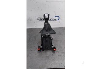 Gebruikte Versnellingspook Opel Signum (F48) 2.2 Direct 16V Prijs € 48,00 Margeregeling aangeboden door Boekholt autodemontage B.V