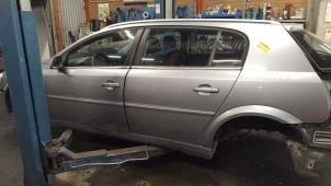 Gebruikte Deur 4Deurs links-voor Opel Signum (F48) 2.2 Direct 16V Prijs € 90,00 Margeregeling aangeboden door Boekholt autodemontage B.V