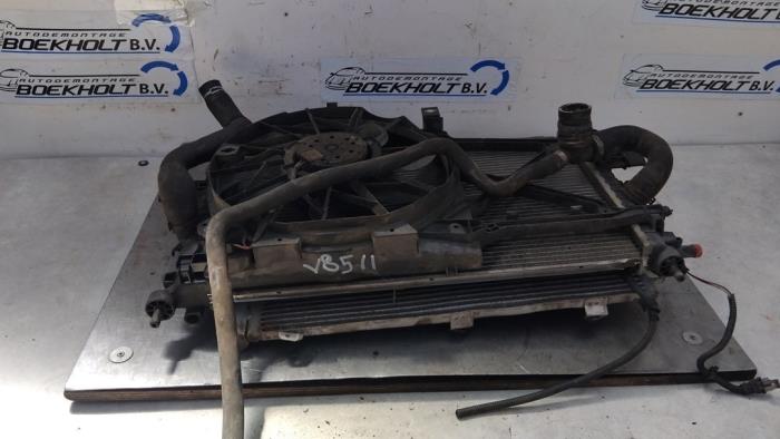 Gebruikte Fan Radiateur Opel Astra H SW (L35) 1.6 16V Twinport Prijs € 42,00 Margeregeling aangeboden door Boekholt autodemontage B.V