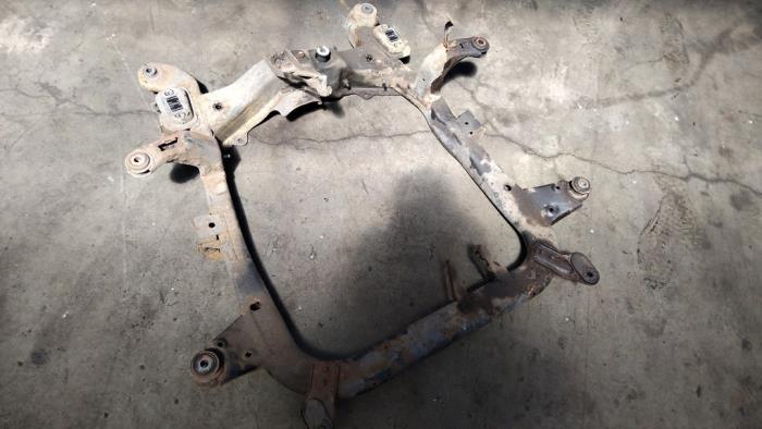 Gebruikte Subframe Opel Astra H SW (L35) 1.6 16V Twinport Prijs € 90,00 Margeregeling aangeboden door Boekholt autodemontage B.V